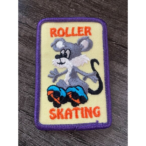 Boy Girl Roller SKATING Fun Patches Badges GUIDE SCOUT party Day Event Mouse - Picture 1 of 6